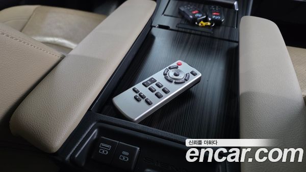 Toyota Sienna 2023, фото 29