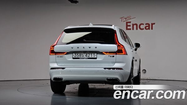 Volvo XC60 2020, фото 3