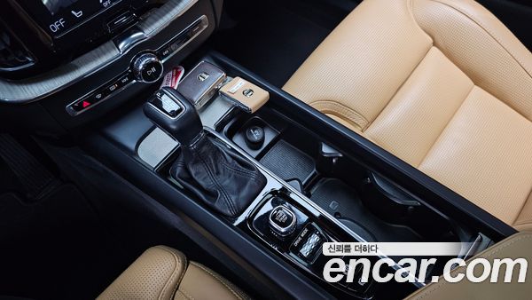Volvo XC60 2020, фото 11