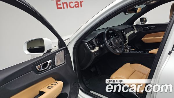 Volvo XC60 2020, фото 12