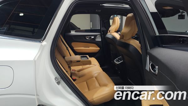 Volvo XC60 2020, фото 17