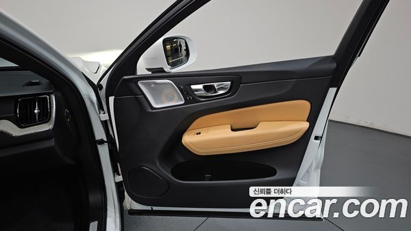 Volvo XC60 2020, фото 13