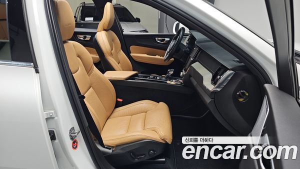 Volvo XC60 2020, фото 15