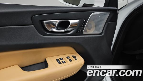 Volvo XC60 2020, фото 32