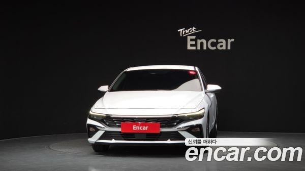 Hyundai Elantra 2024, фото 3