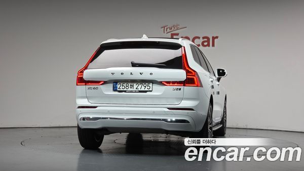 Volvo XC60 2023, фото 3
