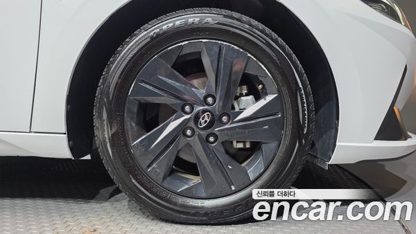 Hyundai Elantra 2023, фото 5