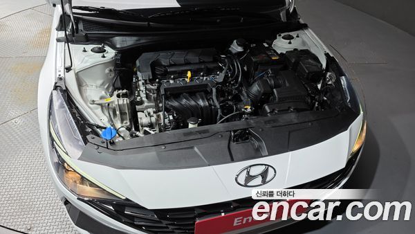 Hyundai Elantra 2023, фото 6