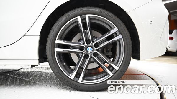 BMW 1 Series 2024, фото 5
