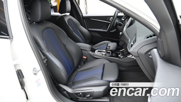 BMW 1 Series 2024, фото 10