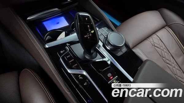 BMW 5 Series 2023, фото 11