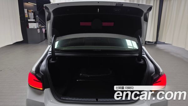 BMW 5 Series 2023, фото 25