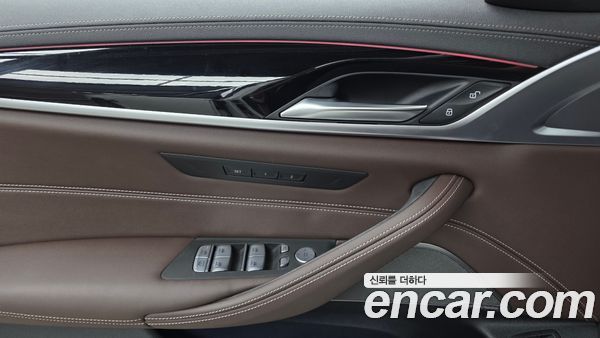 BMW 5 Series 2023, фото 29