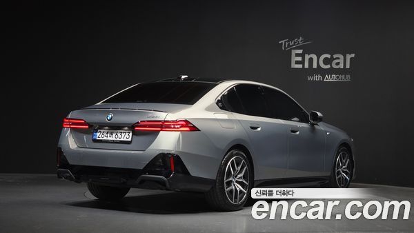 BMW 5 Series 2025, фото 2