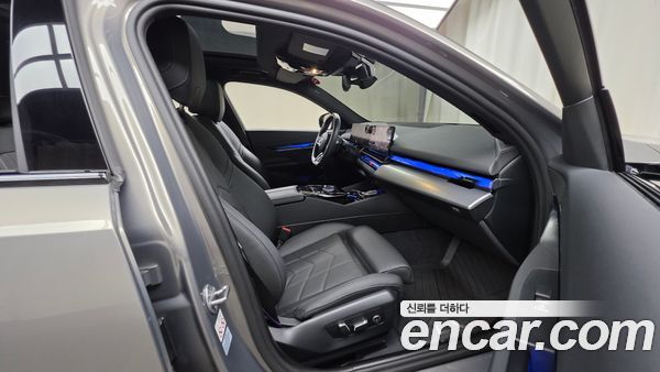 BMW 5 Series 2025, фото 13