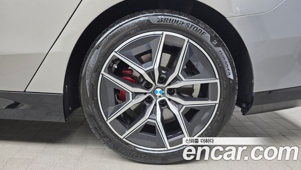 BMW 5 Series 2025, фото 7