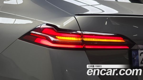 BMW 5 Series 2025, фото 9