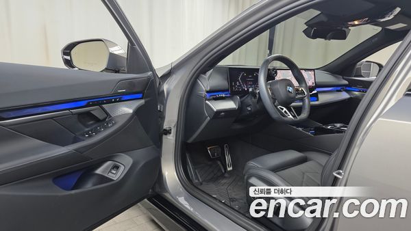 BMW 5 Series 2025, фото 16