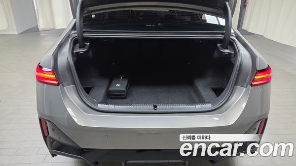 BMW 5 Series 2025, фото 34