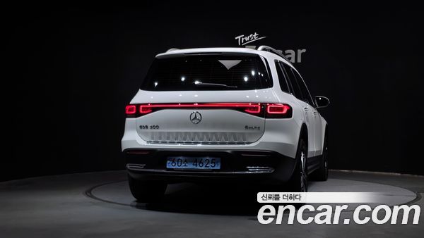 Mercedes-Benz EQB 2022, фото 4
