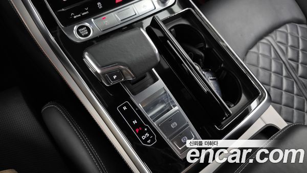 Audi Q8 2021, фото 12