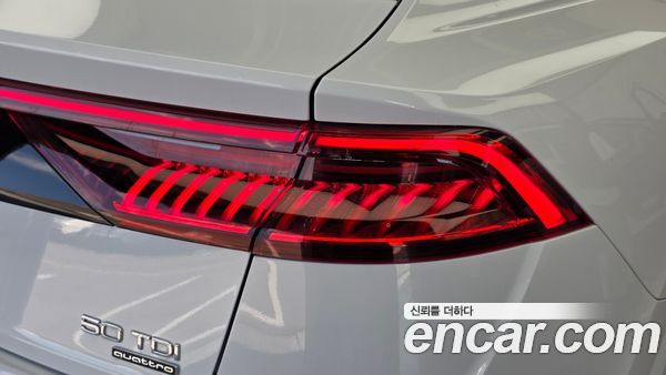 Audi Q8 2021, фото 9