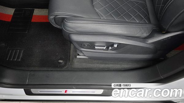 Audi Q8 2021, фото 31
