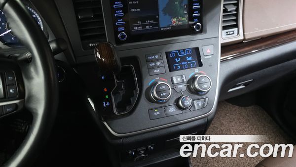Toyota Sienna 2020, фото 9