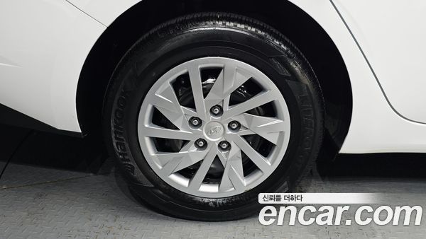 Hyundai Elantra 2023, фото 5