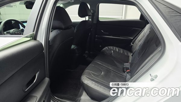 Hyundai Elantra 2023, фото 17