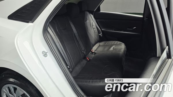 Hyundai Elantra 2023, фото 23