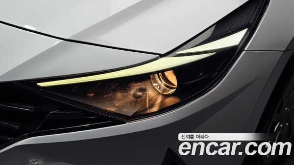 Hyundai Elantra 2023, фото 8