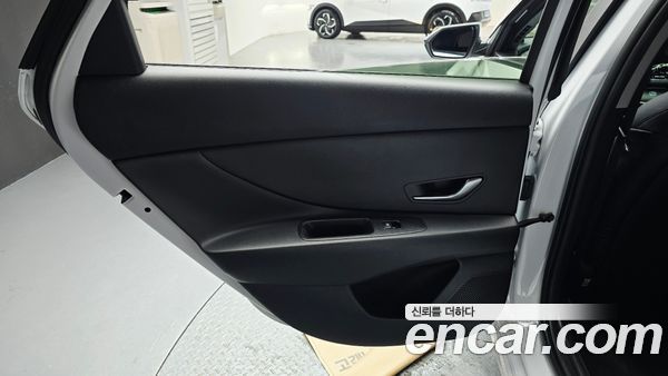 Hyundai Elantra 2023, фото 15
