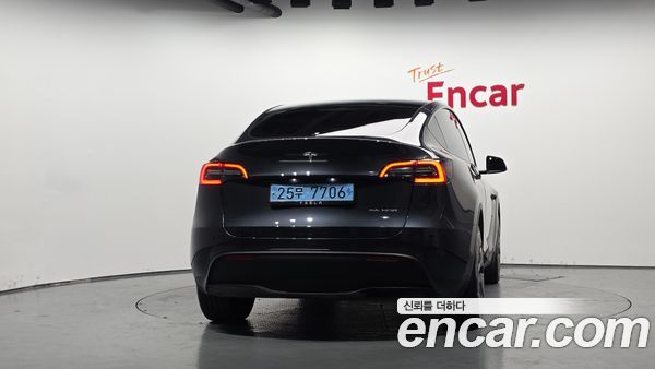 Tesla Model Y 2024, фото 4