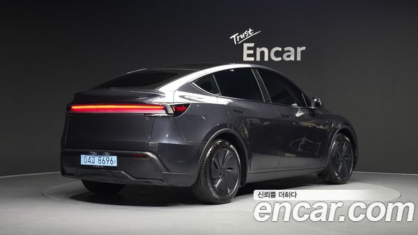 Tesla Model Y 2025, фото 2