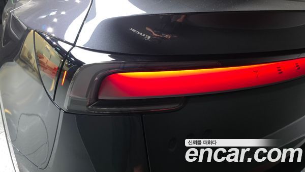Tesla Model Y 2025, фото 9