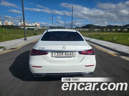 Mercedes-Benz E-Class 2021, фото 4