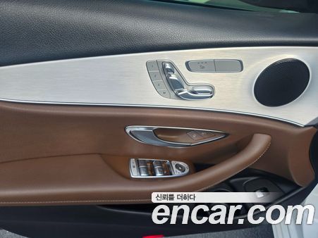 Mercedes-Benz E-Class 2021, фото 9