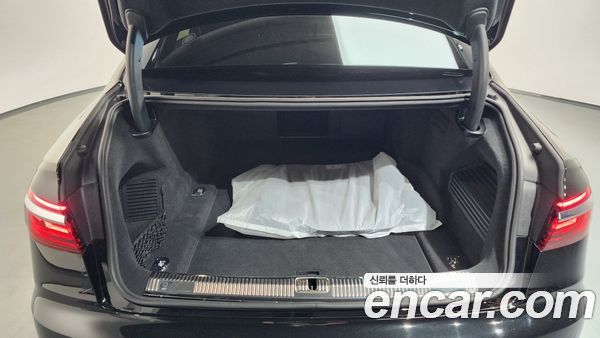 Audi A8 2020, фото 23