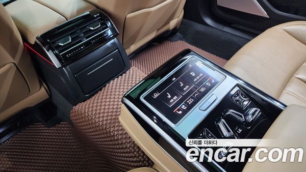 Audi A8 2020, фото 24