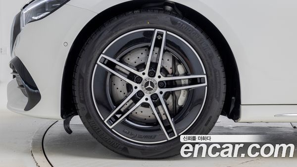 Mercedes-Benz E-Class 2025, фото 5