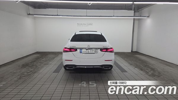 Mercedes-Benz E-Class 2022, фото 4