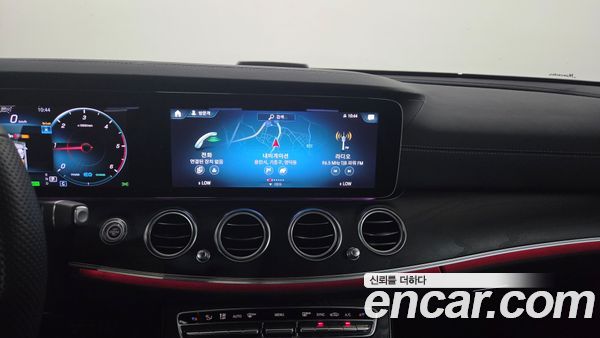 Mercedes-Benz E-Class 2022, фото 16