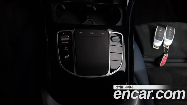 Mercedes-Benz EQC 2020, фото 30