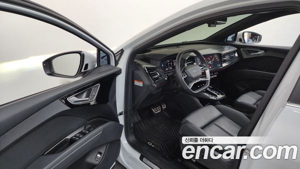 Audi Q4 e-tron 2023, фото 13