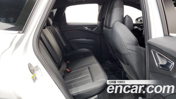 Audi Q4 e-tron 2023, фото 17