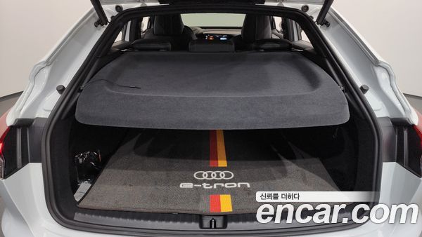 Audi Q4 e-tron 2023, фото 26