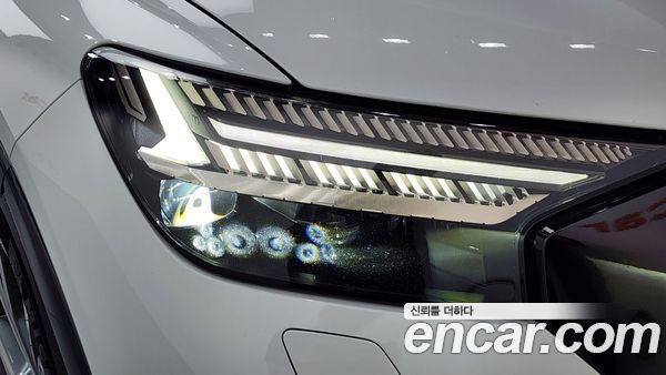 Audi Q4 e-tron 2023, фото 8