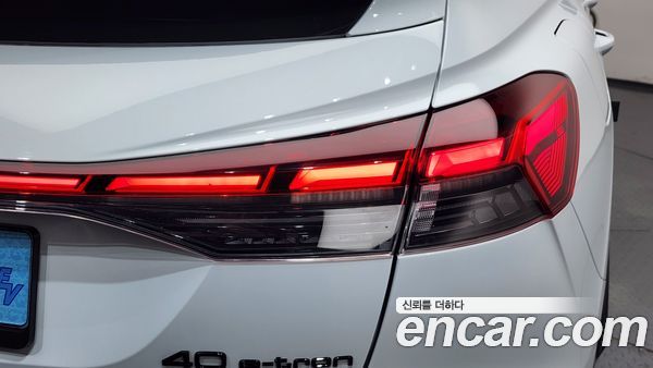 Audi Q4 e-tron 2023, фото 9