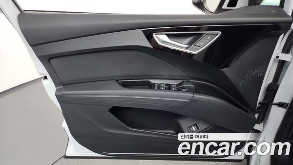 Audi Q4 e-tron 2023, фото 14